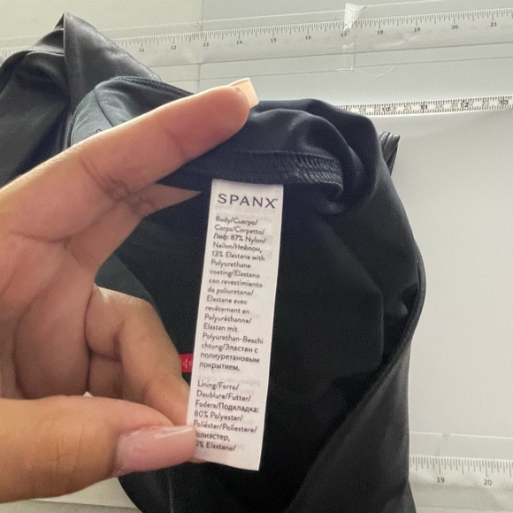 Top Seller Spanx Faux Leather Legging Size‎ Medium - Picture 4 of 7